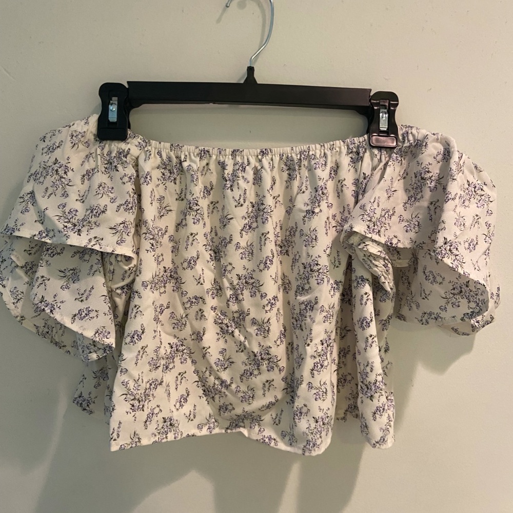 Kittenish Off-The-Shoulder Floral Crop